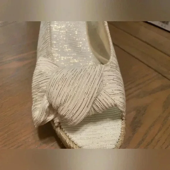 Naturalizer Premium Bettina Comfort Wedge Sandals Beige Gold Size 9.5 New In Box - Picture 2 of 12